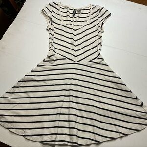 H&M Divided Black White Striped Dress Fit and Flair Circle Skirt Sz 2 Adorable!